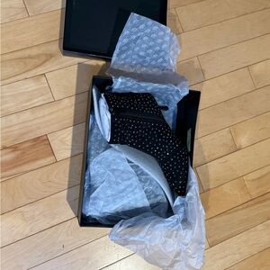 Never Worn Foxey by Nina Crystal Studded Black Pointed Toe Ankle Boots Sz 6